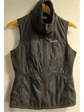 Columbia Black Quilted Women's running or hiking vest